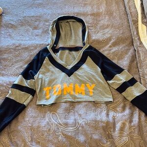 Tommy Hilfiger Gray and Black V-Neck Cropped Hoodie